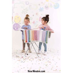 Modèle couverture bébé 8 catalogue FAM 240 Lang Yarns